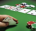 Das Bavarian Hold'em ist eine Casino Poker Variante. Das heißt, hier wird gegen das Haus gespielt.