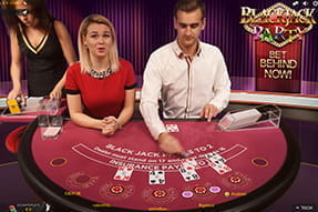 Die lustige Blackjack Party mit zwei Dealern.