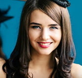 Maria dealt vor allem an Playtechs Poker und Blackjack Tischen.