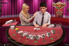 Party Blackjack ist doppelter Spaß am Tisch durch zwei Dealer