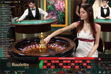 Die Dealerin am Kessel beim Roulette Live von Microgaming im EUcasino. Darunter das Spielmenü mit Übersicht der Setzfelder.