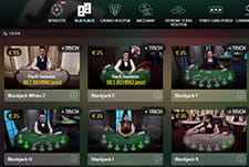 Ihr könnt an vielen Live Dealer Blackjack Tischen Platz nehmen