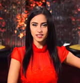 Alexandra spielt gerne Poker.