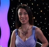 Die Geberin Natalija ist an den Live Baccarat Tischen zu finden