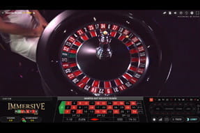 Das Bild zeigt den edlen Roulettekessel, der aus sieben verschiedenen Kameraperspektiven aufgenommen wird.