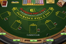 An diesem Blackjacktisch wird Super Fun 21 gespielt. Der Spieler hat neun Punkte und sollte noch eine Karte ziehen. 