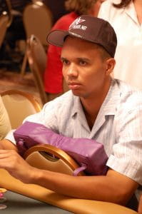 Phil Ivey am Tisch