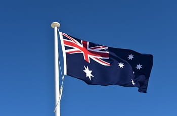 Eine australische Flagge im Wind