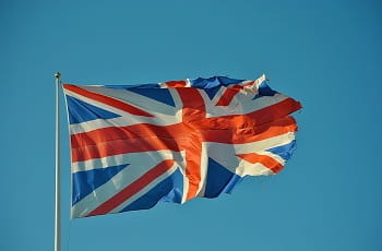 Eine britische Flagge im Wind