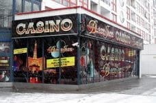 Großangelegte Spielhallenschließungen in Berlin und Düsseldorf