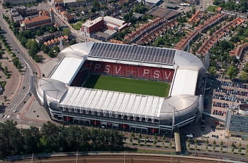 Das Philips Stadion des PSV Eindhoven aus der Vogelperspektive.