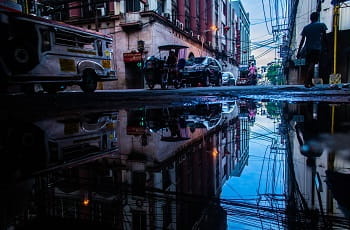 Eine Seitengasse in der Region Manila, Philippinen.