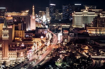 Die Skyline von Las Vegas bei Nacht.