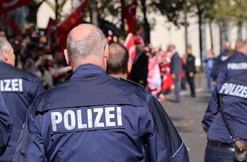 Deutsche Polizisten in Uniform.