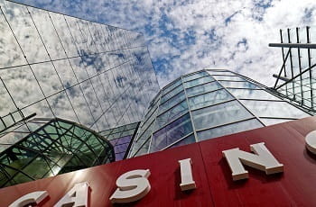 Die Außenfassade eines Casinos.