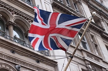 Eine britische Flagge im Wind.