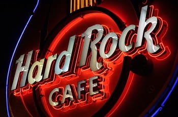 Das Gitarren-Logo eines Hard Rock Cafés.