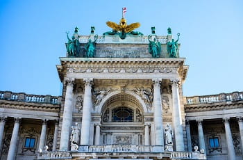 Die Außenfassade der Wiener Hofburg.