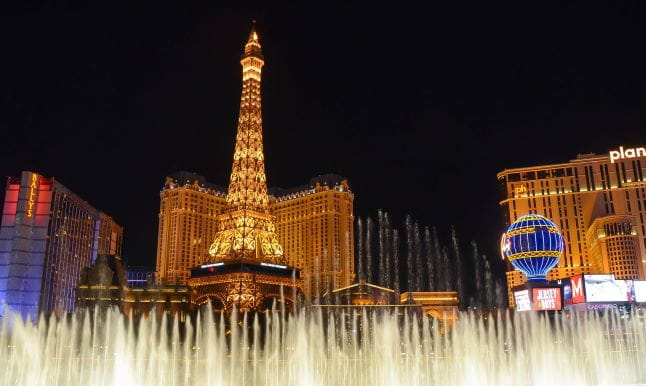 Casinolandschaft und Eifelturm in Las Vegas.