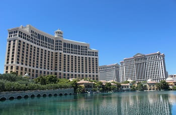 Das Bellagio und der Caesars Palace in Las Vegas.