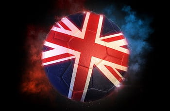 Ein Fußball im Stil der britischen Flagge.