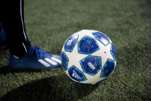 UEFA Spielball als Symbol für den neuen ECL Wettbewerb.