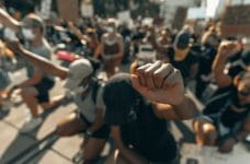 Nein zu Rassismus – Casino-Angestellte bekommt Recht!